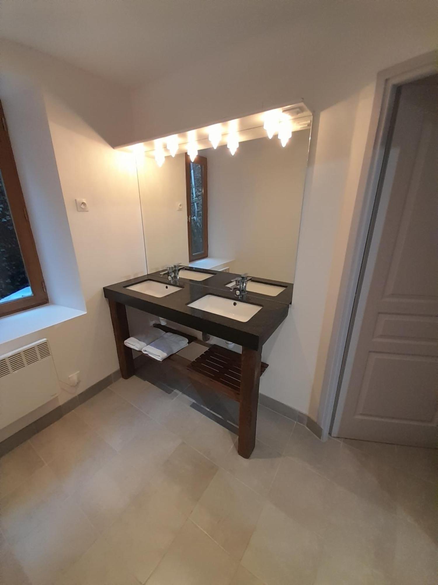 La Gabare 1 Aparthotel Thiers Eksteriør bilde